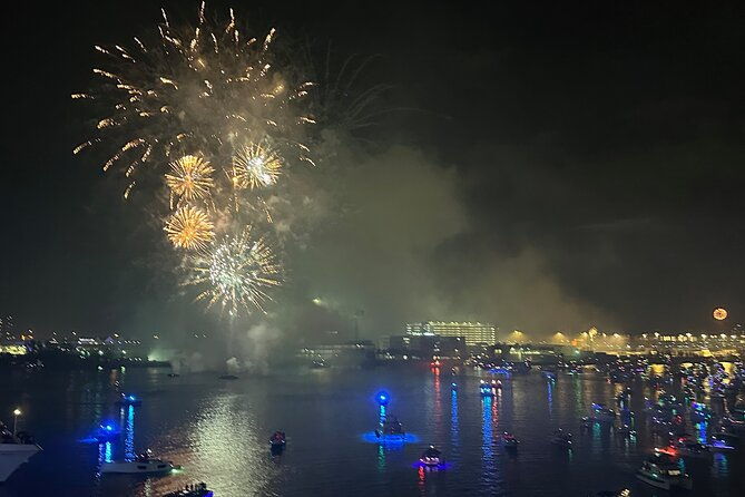 miami-july-4-nightclub-on-water-with-the-biscayne-bay-fireworks