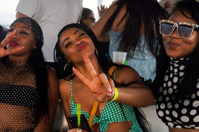 miami-spring-break-party-boat-with-live-dj-and-open-bar