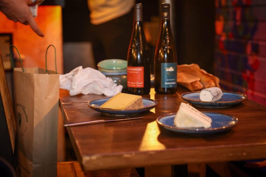 montmartre-food-tour-typical-dishes-cheeses-wine-tasting