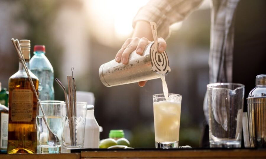 naples-cocktail-tutorial-with-local-flavors