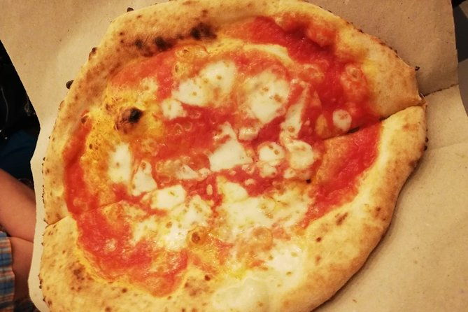 naples-walking-tour-with-pizza-and-sfogliatella-tasting