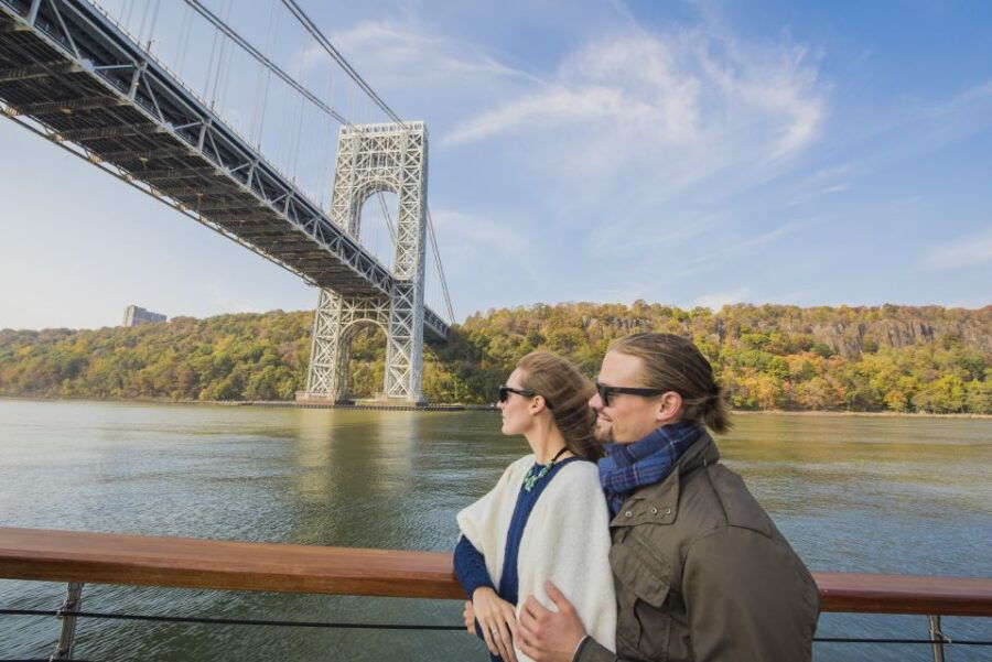 new-york-city-afternoon-fall-foliage-lunch-cruise