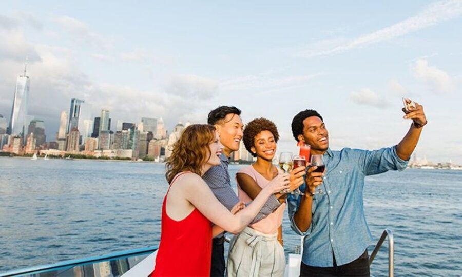 New York City: Harbor Cruise With Brunch Buffet From Pier 15