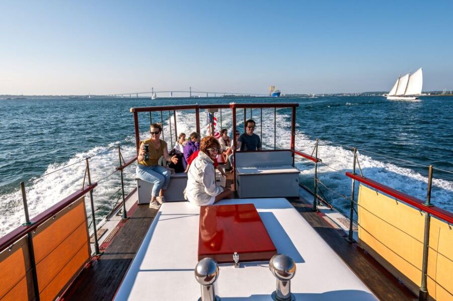 Newport: Sunset Cocktail Cruise