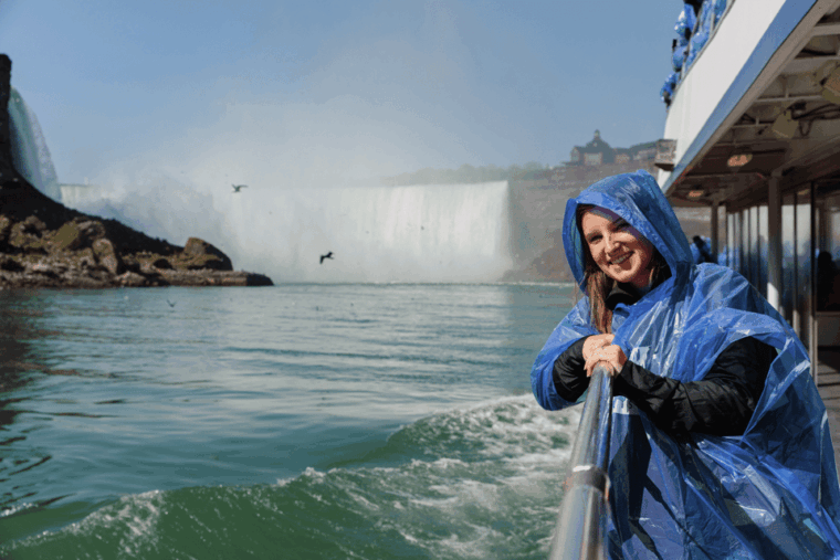 niagara-falls-vip-maid-of-the-mist-cave-of-the-winds-tour