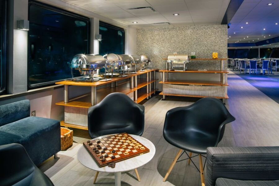 Norfolk: Elizabeth River Buffet Lunch Cruise