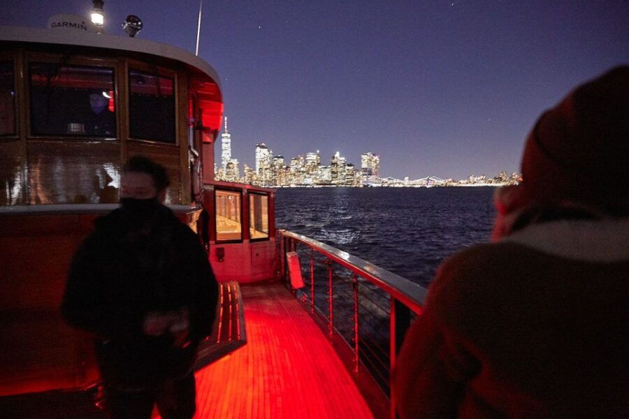 NYC: City Lights Yacht Cruise With Drink Included
