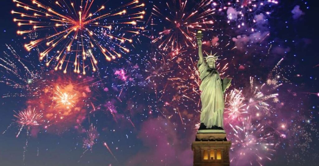 NYC: New Years Eve Buffet Dinner Fireworks Harbor Cruise