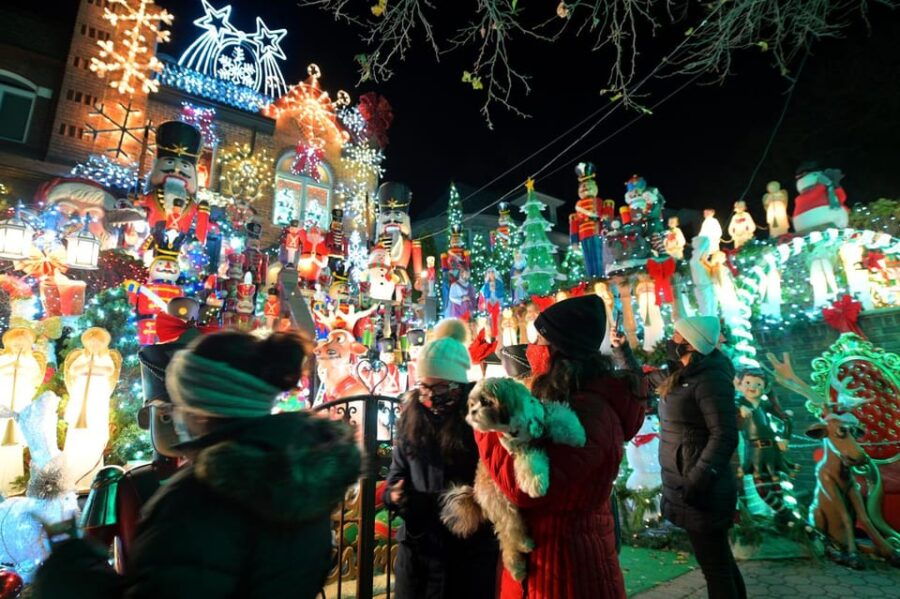 nyc-private-dyker-heights-and-nyc-holiday-lights-tour