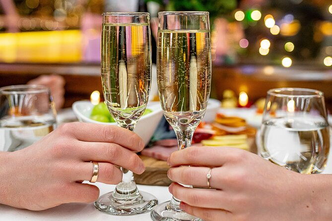 nyc-valentines-dinner-cruise-with-live-entertainment-and-open-bar