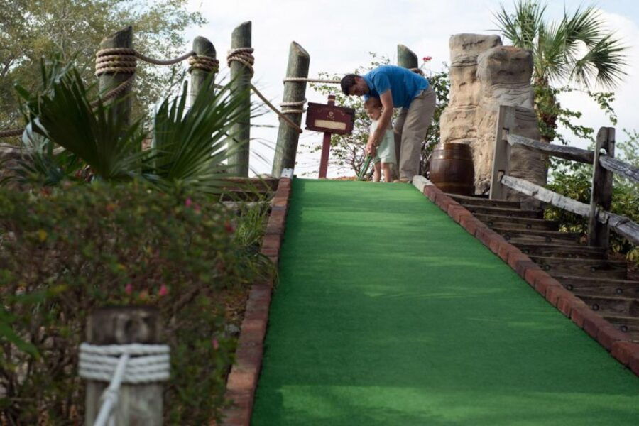 Orlando: Pirates Cove Adventure Golf Entry Ticket