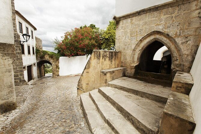 ourem-tomar-and-almourol-castle-full-day-private-tour-from-the-west