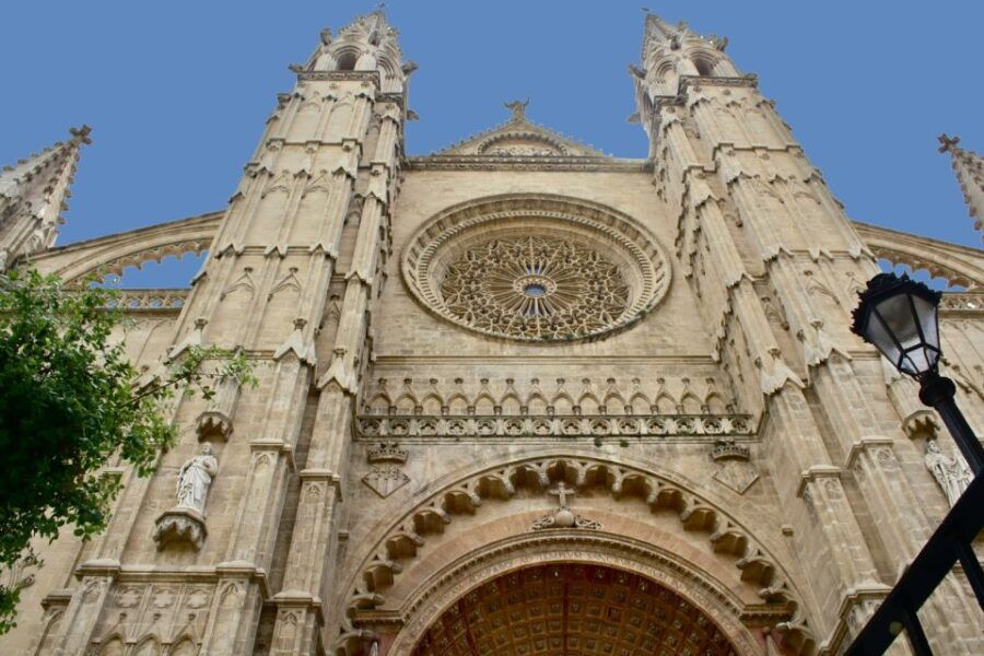 palma-de-mallorca-city-walking-tour-with-the-cathedral
