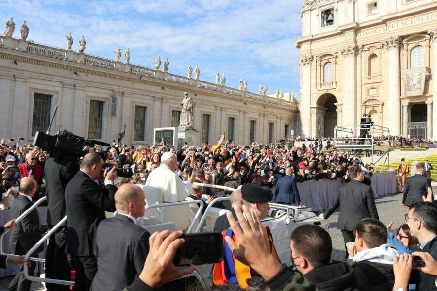 papal-audience-with-escort-and-entry-ticket-experience