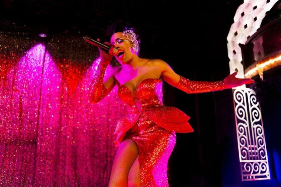 paris-3-course-dinner-show-at-paradis-latin-cabaret