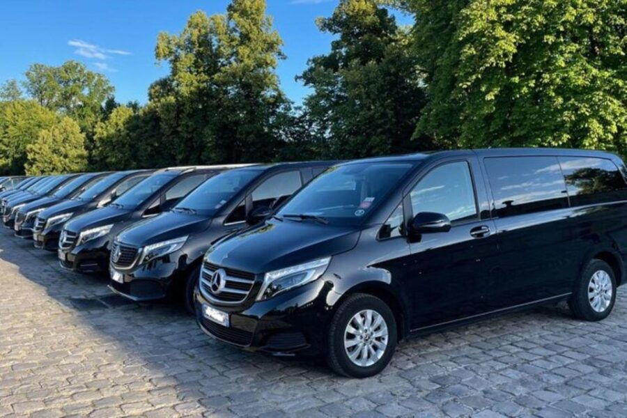 paris-domaine-de-chantilly-private-tour-in-a-mercedes-van