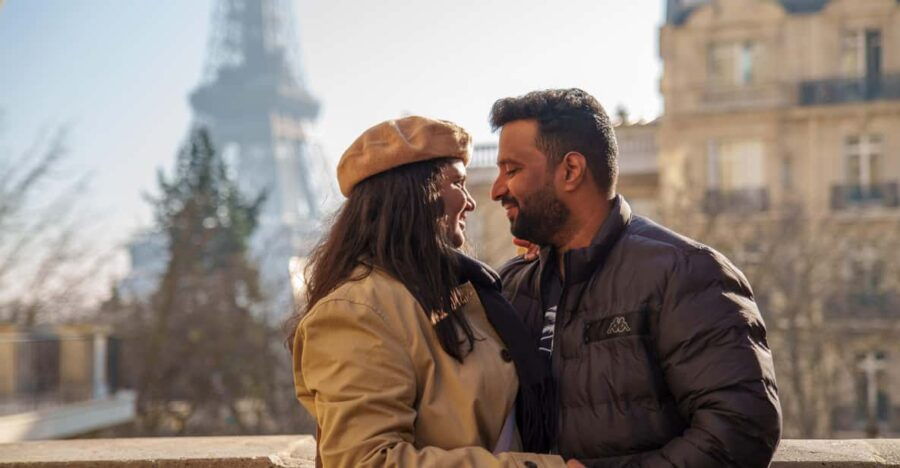 paris-eiffel-tower-photoshoot-with-a-professional