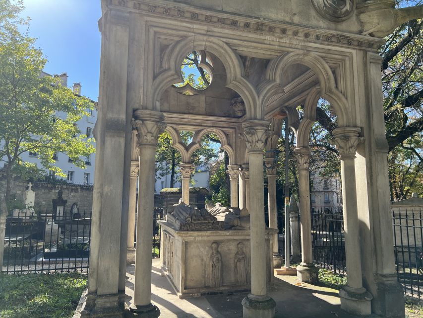 paris-haunted-pere-lachaise-cemetery-guided-tour-2