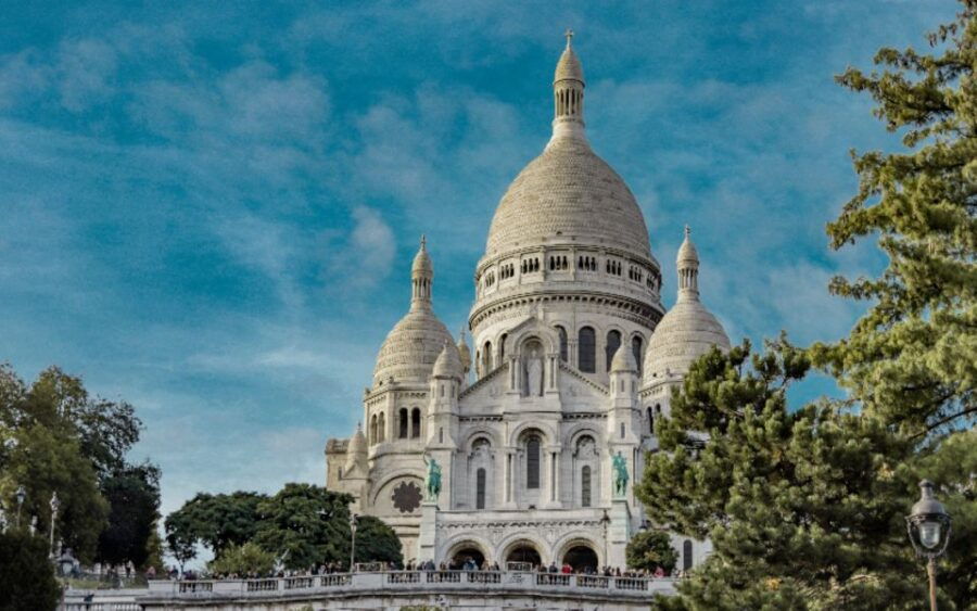 paris-montmartre-walking-tour-with-sacre-coeur-entry-option
