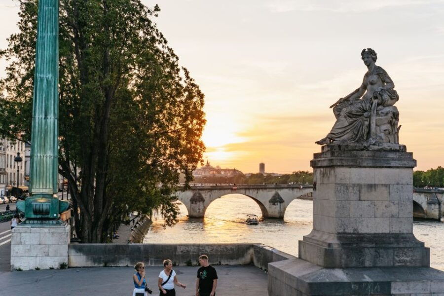 paris-night-bus-tour-with-audioguide