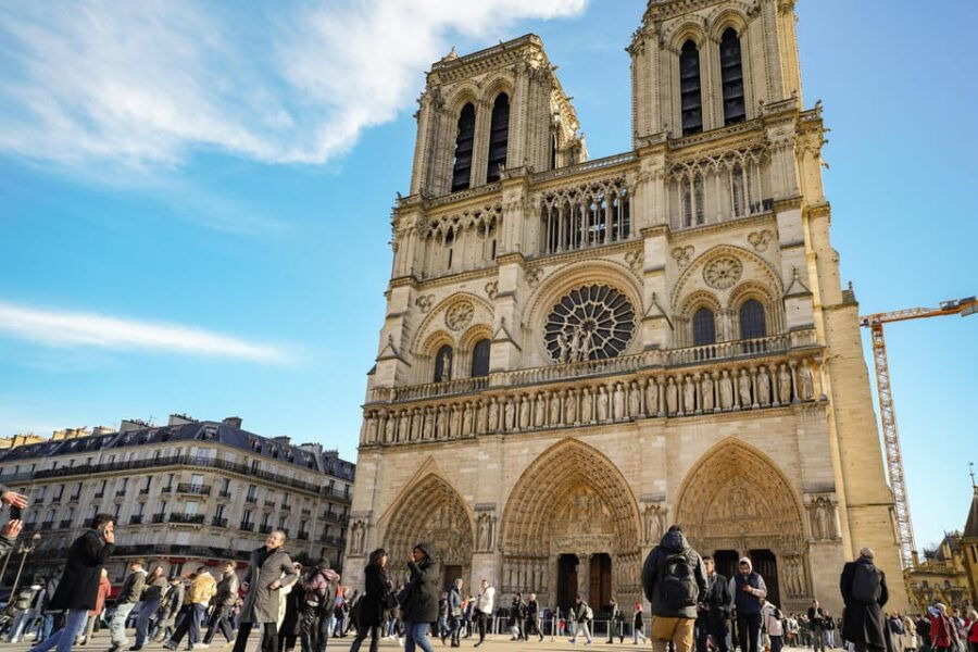 paris-notre-dame-cathedral-exterior-tour-with-free-entry