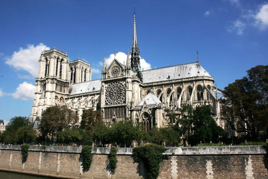 paris-notre-dame-exterior-tour-crypt-access-river-cruise