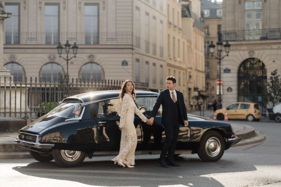 paris-private-guided-city-tour-in-a-traction-avant-or-ds-21