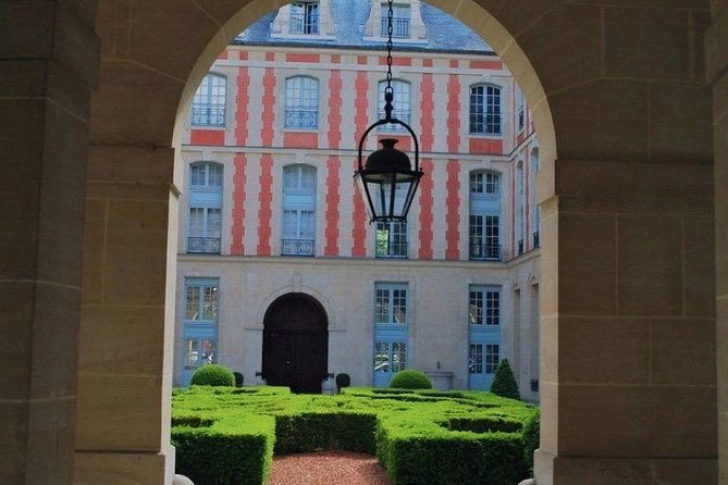 paris-private-walking-tour-in-the-marais-district