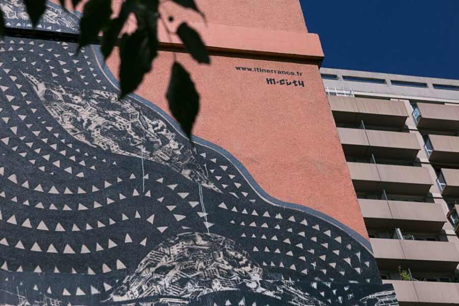 paris-urban-art-murals-walking-tour-with-an-expert