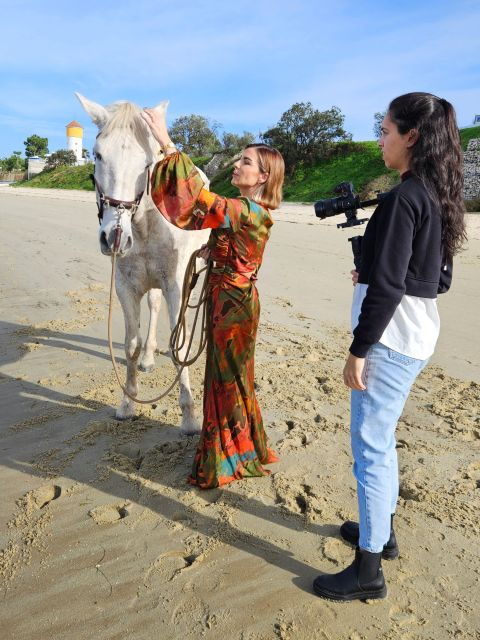 photo-session-with-horses-on-the-beach-or-in-the-countryside