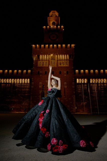 photoshoot-with-a-fairytale-dress-in-the-heart-of-milan