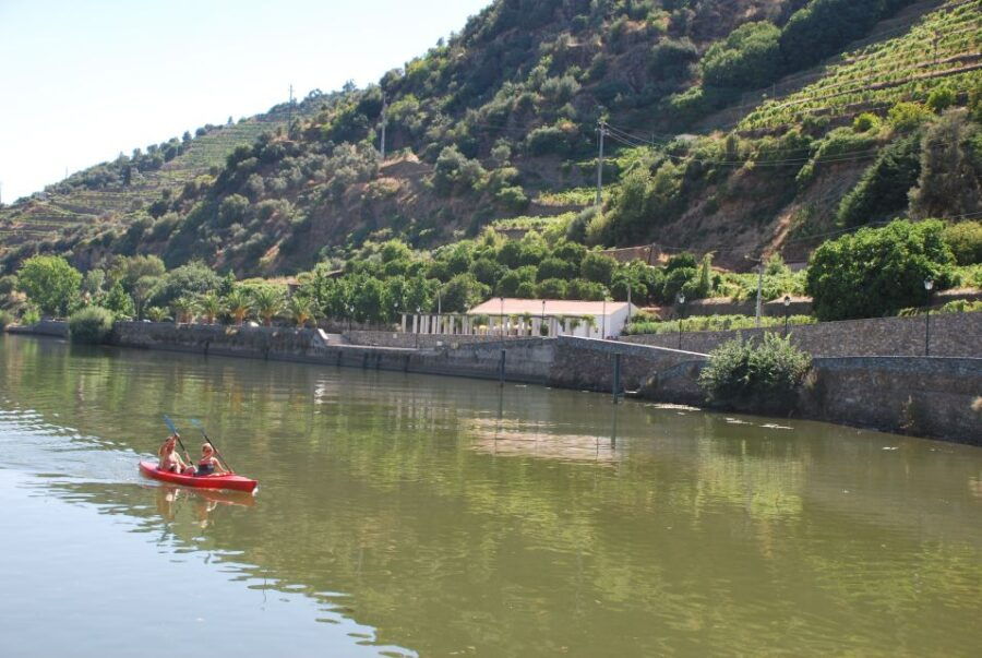 pinhao-douro-valley-rabelo-boat-tour-and-kayak-experience