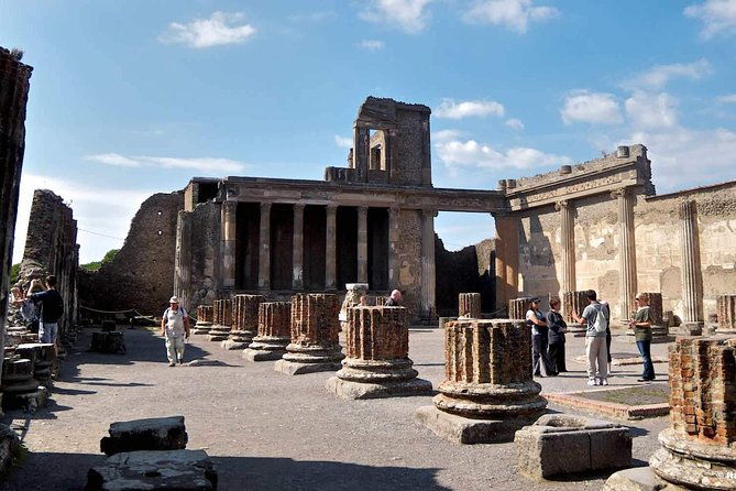pompeii-and-herculaneum-ruins-private-tour