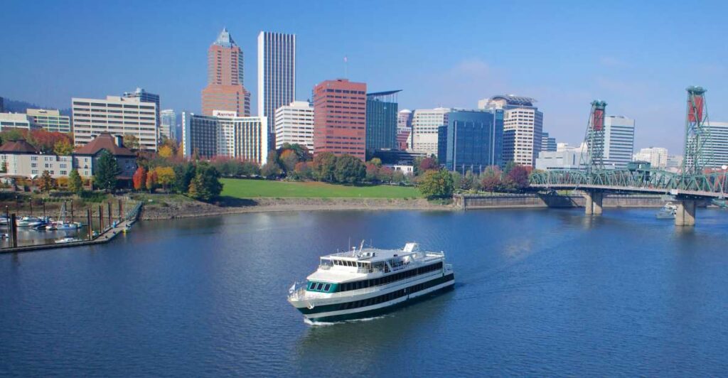 Portland: 2-hour Lunch Cruise on the Willamette River