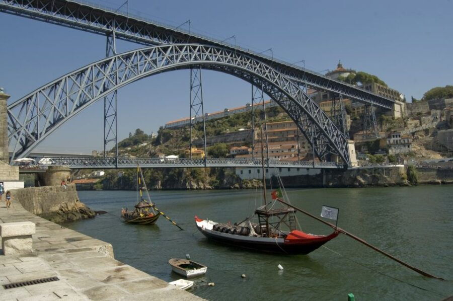 porto-to-lisbon-transfer-with-tour-enroute