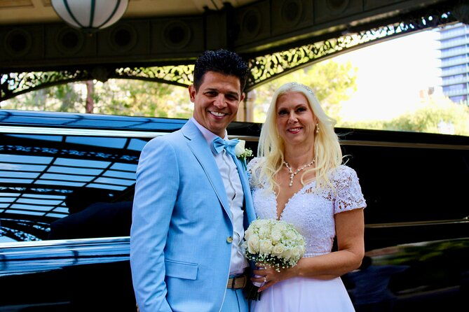 private-4-hours-stretch-limo-tour-in-hoover-dam