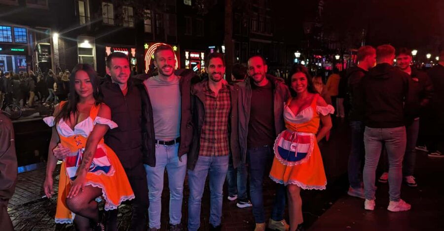 private-bar-tour-with-bar-maid-guide-amsterdam-red-light