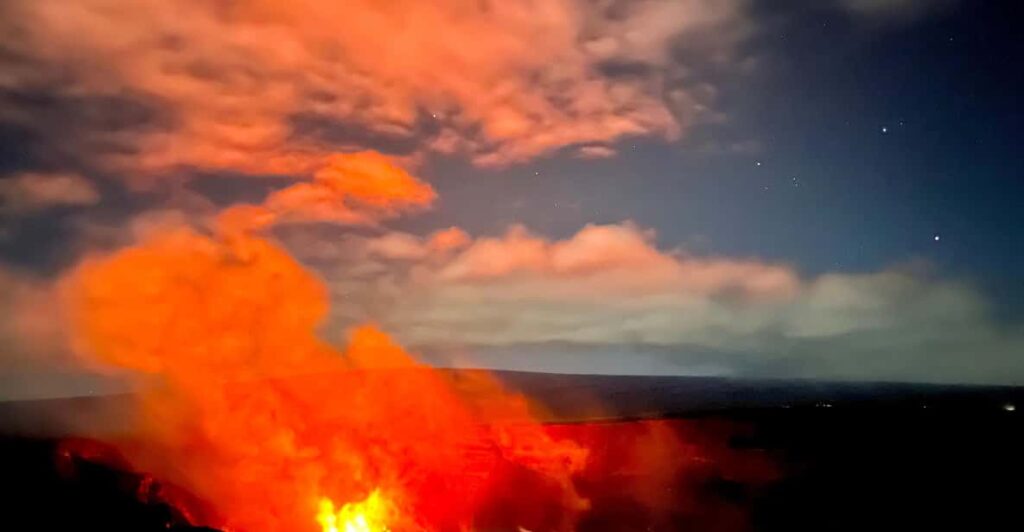 Private Big Island Tour:Coffee, Beaches,Volcanos & Waterfall