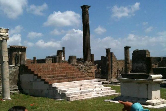 private-exclusive-tour-of-pompeii-ruins-wine-tastings