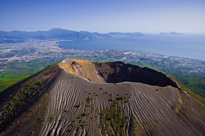 private-full-day-tour-herculaneum-ruins-mt-vesuvio-and-winery