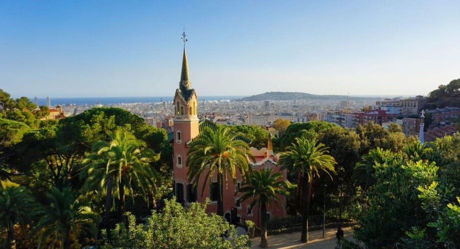 private-guided-family-walking-tour-in-barcelona