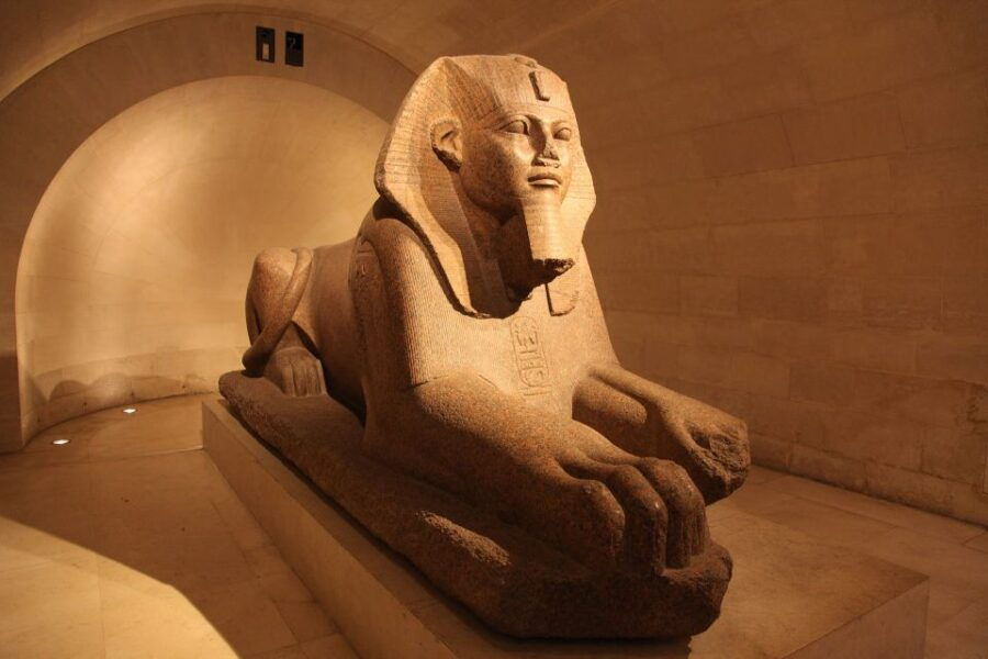 private-guided-tour-the-louvre-by-night