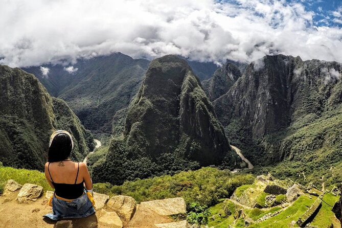 private-inca-trail-hike-to-machu-picchu-5-days-4-nights