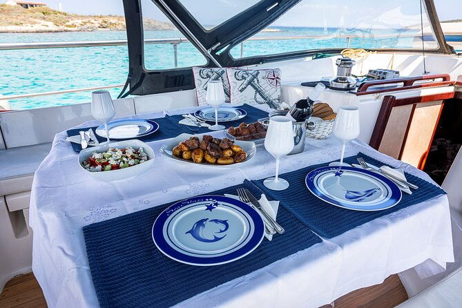 private-luxury-dinner-on-board-moored-in-athens