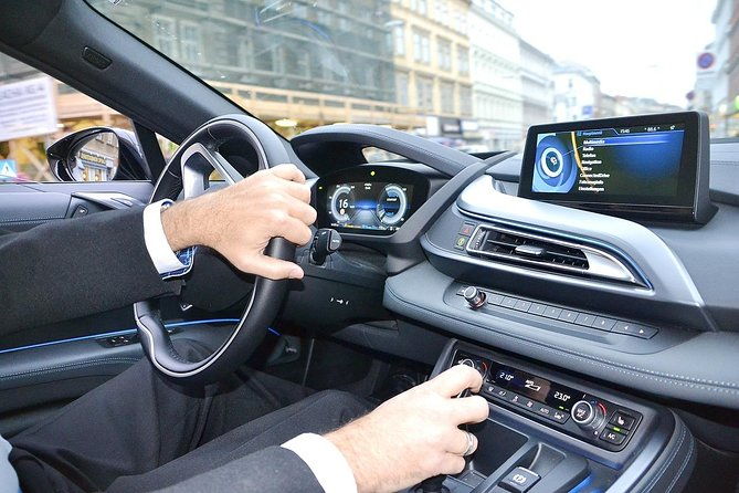 private-one-way-transfer-to-or-from-madrid-airport-with-private-pick-up