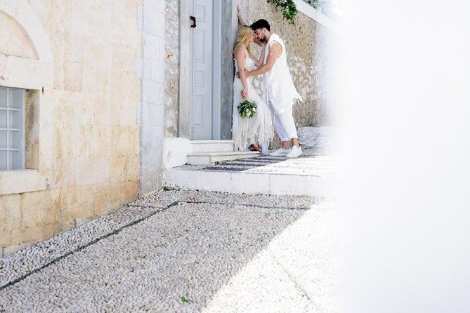 private-photo-session-with-a-local-photographer-in-athens