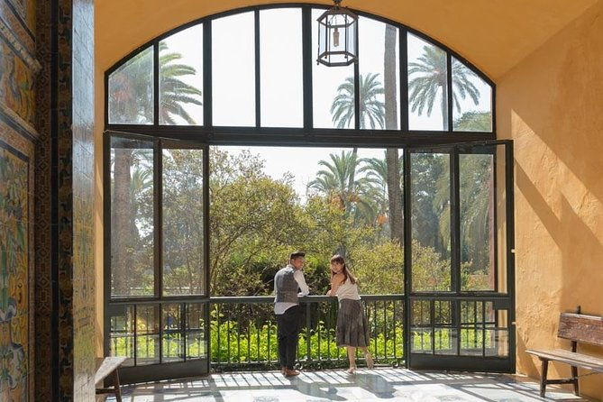 private-photo-session-with-a-local-photographer-in-seville