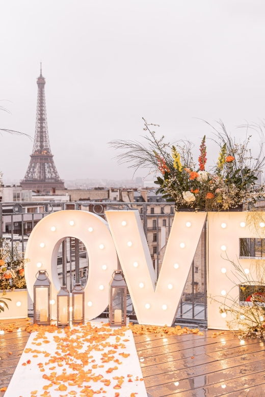 private-rooftop-lgbtqia-proposal-in-paris-photographer