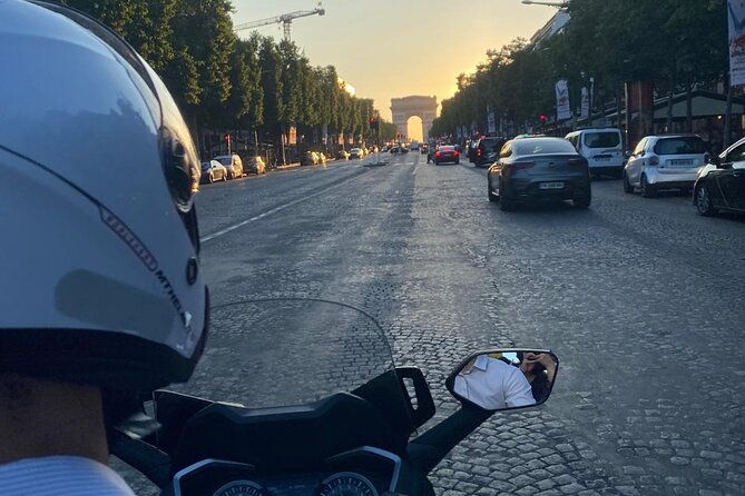 private-sightseeing-tour-in-paris-by-motorcycle