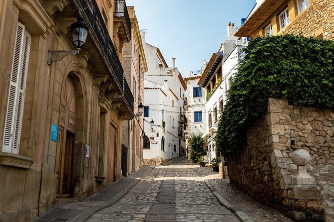 private-sitges-tour-with-wine-tasting-chocolate-local-lunch